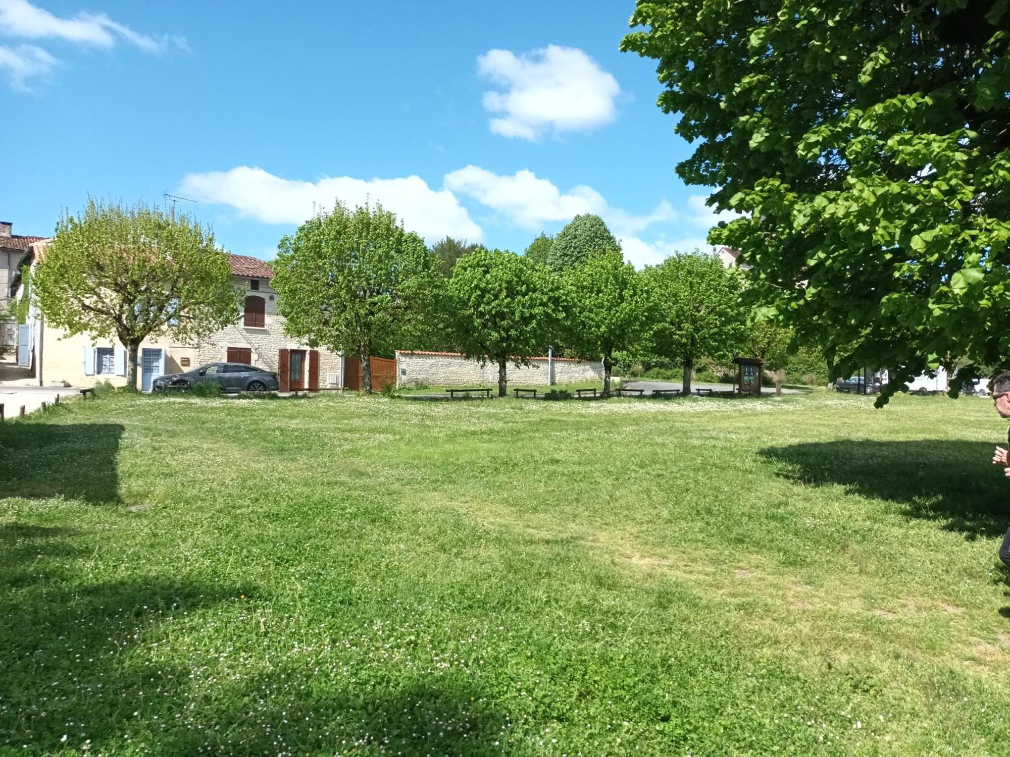 Au Bord De La Riviere Apartment Verteuil-sur-Charente Exterior photo